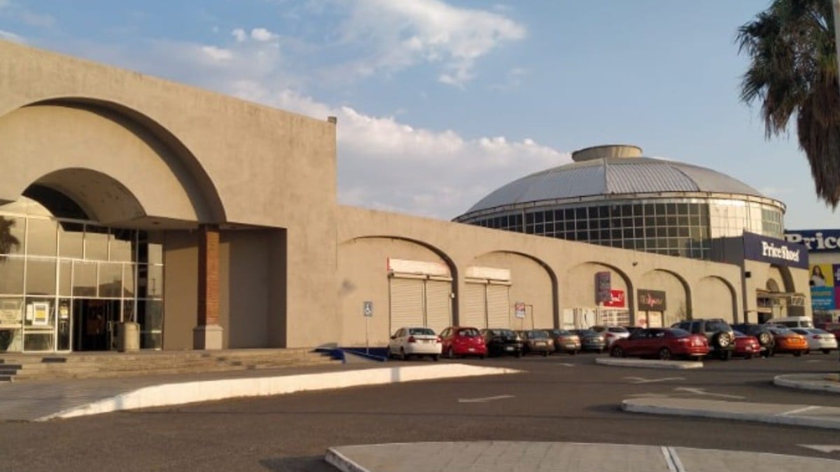 Plaza Venecia se transforma de un sueño veneciano a tienda china