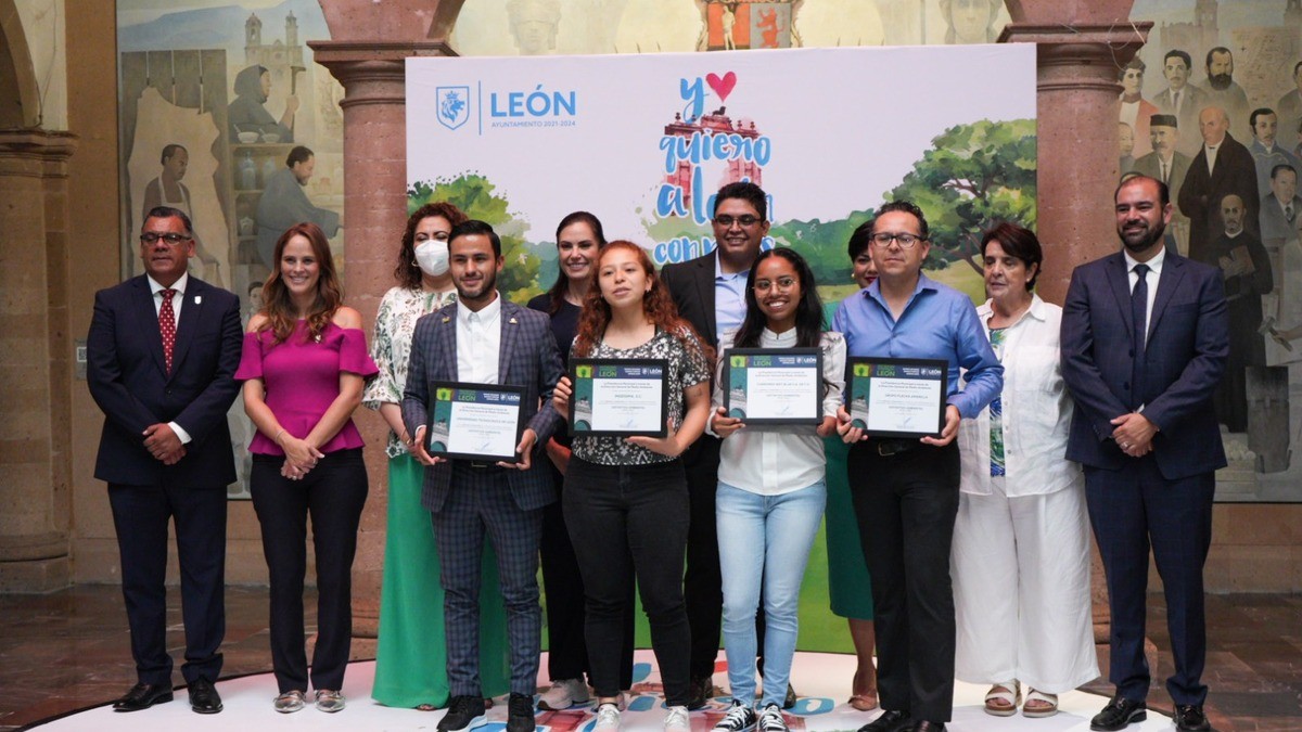 Reconocen a escuelas y empresas por su compromiso ambiental