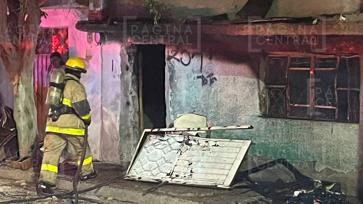 Arde vivienda en la colonia San Sebastián mientras dormían sus habitantes