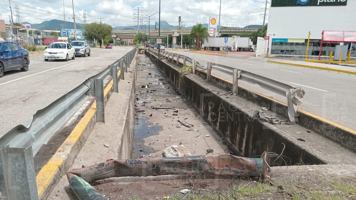 Identifican a jóvenes accidentados en el Vicente Valtierra, así quedó la zona del percance