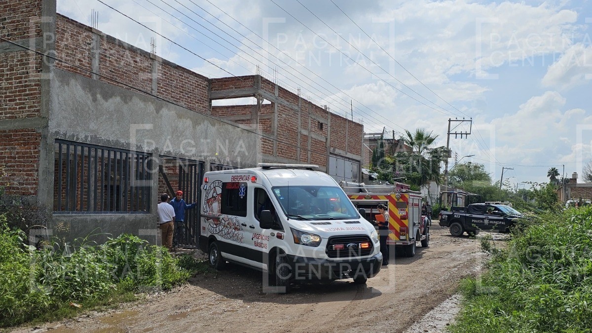 “¡Cuídense, muchachos!” Joven albañil trabajaba en obra y de pronto recibió una descarga