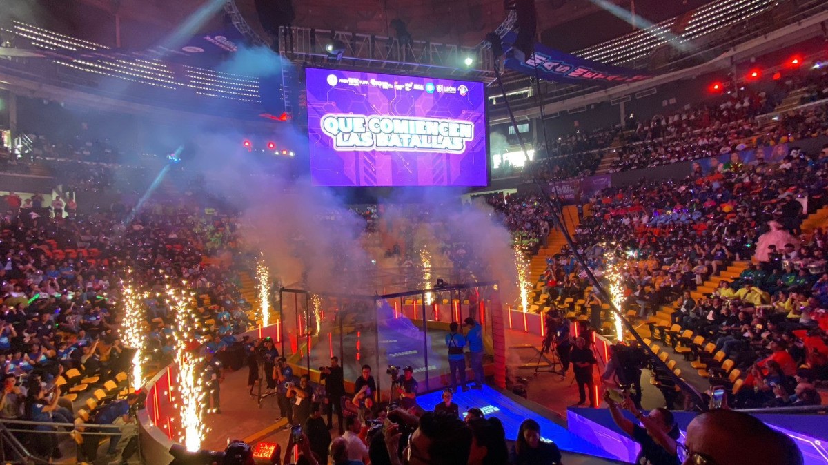 ¡Sacan chispas! Vuelven renovadas las batallas de robots al Palenque de la Feria de León