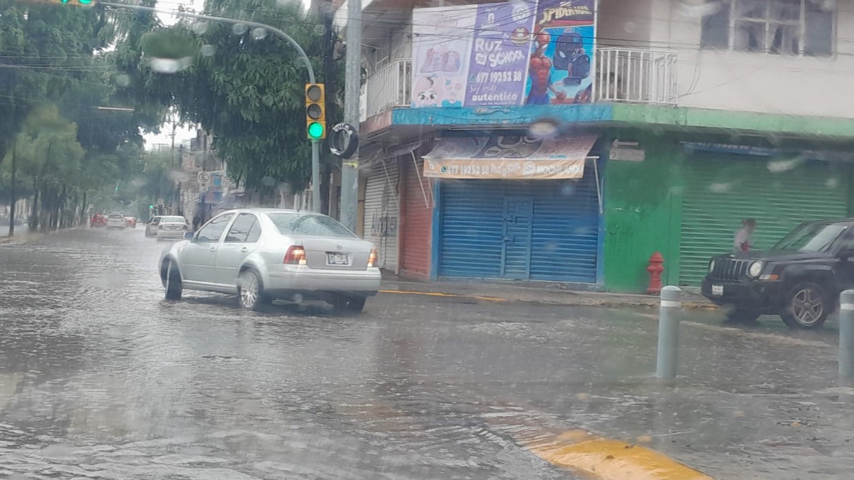 ¡No guardes el paraguas! A esta hora caerá la lluvia este martes en León