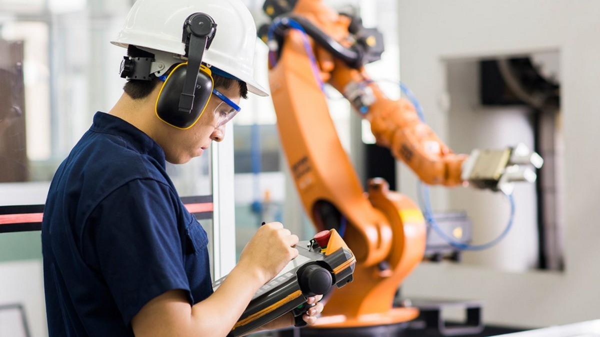 Mejora salarial en el estado depende del nivel de estudios, insiste Diego Sinhue