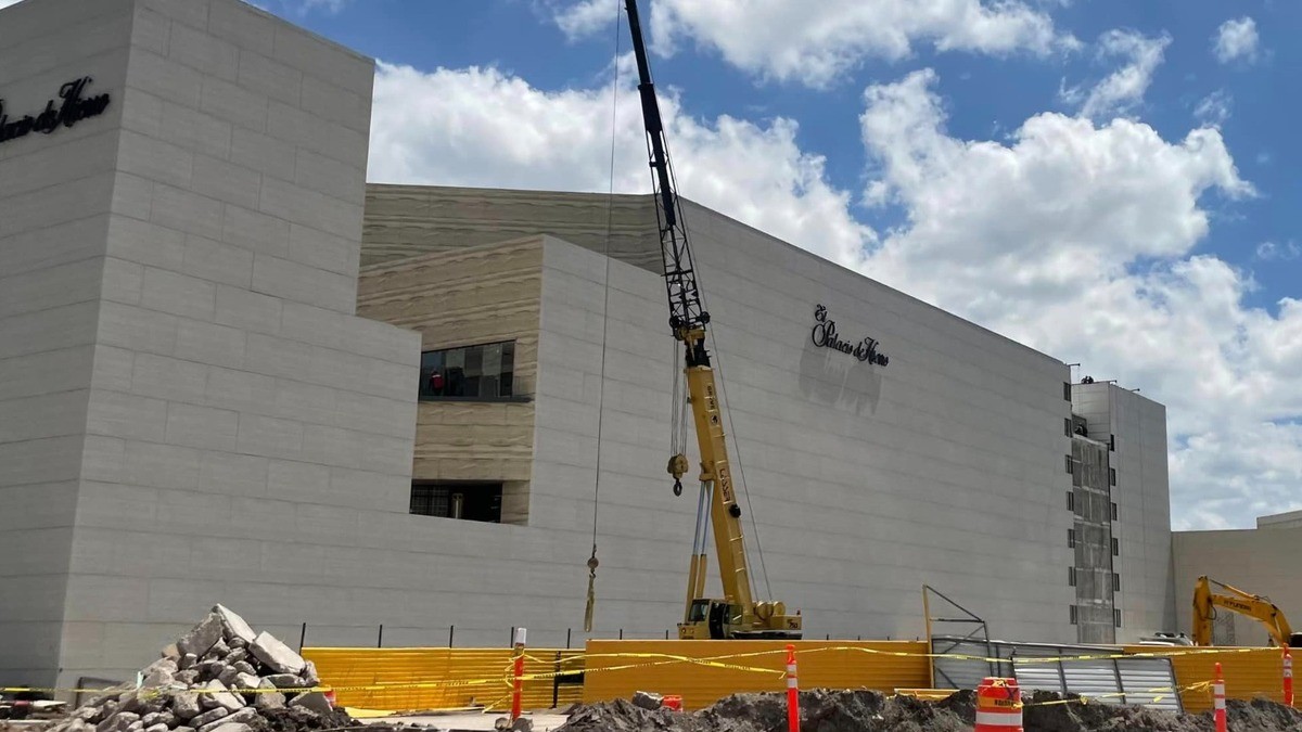 Palacio de Hierro busca tener seguridad armada ante robos en Plaza Mayor