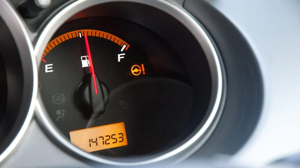 ¿Piensas renovar tu auto este año? Estos son los modelos que menos gastan gasolina