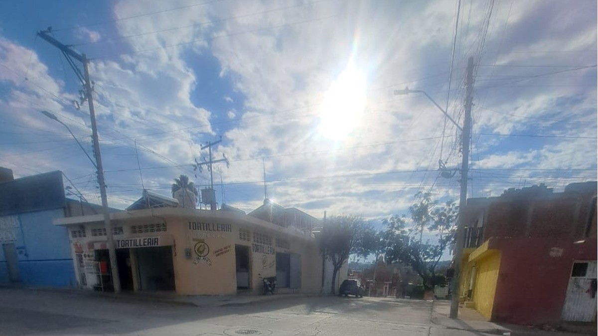 Apagones frecuentes tienen a vecinos de Piletas 'como en las cavernas'