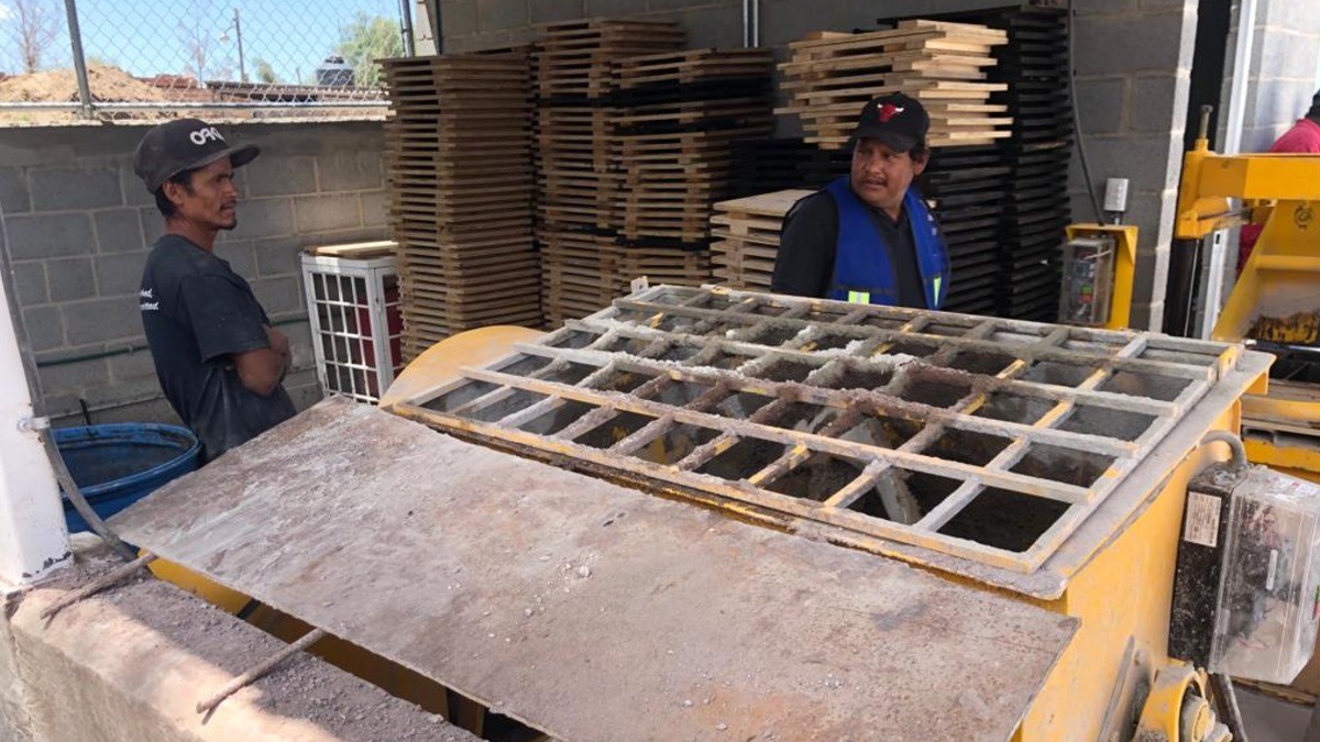 Deja Diego Sinhue dinero para más hornos ecológicos ladrilleros