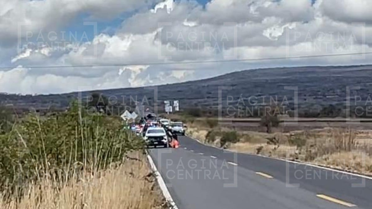 Atacan a agente de la FGE y a mujer policía en la carretera; ella perdió la vida