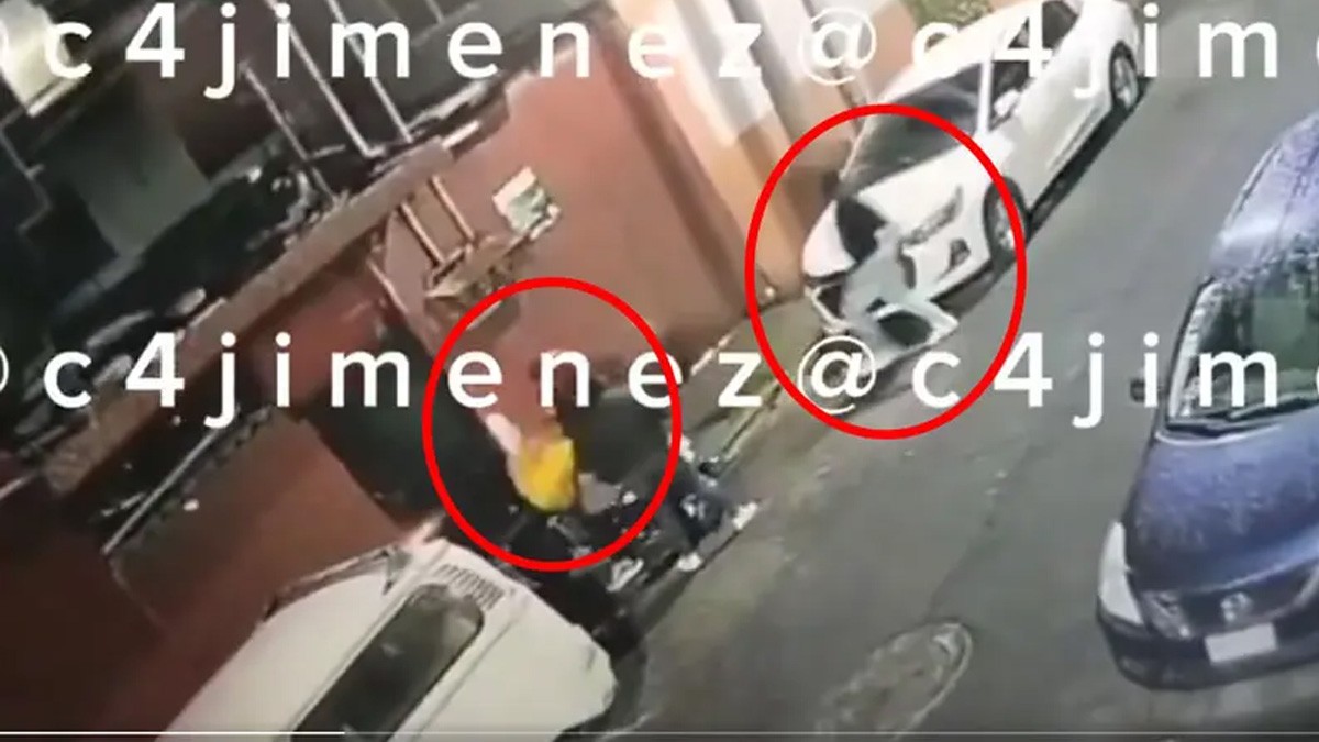 VIDEO Sicario asesina a motociclista sin importar que su hijo lo tenía abrazado