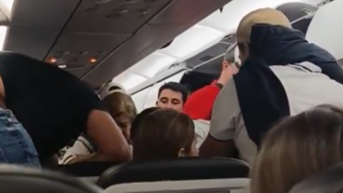 VIDEO “¡Ave María Purísima!“ Viven momentos de pánico por turbulencias en avión