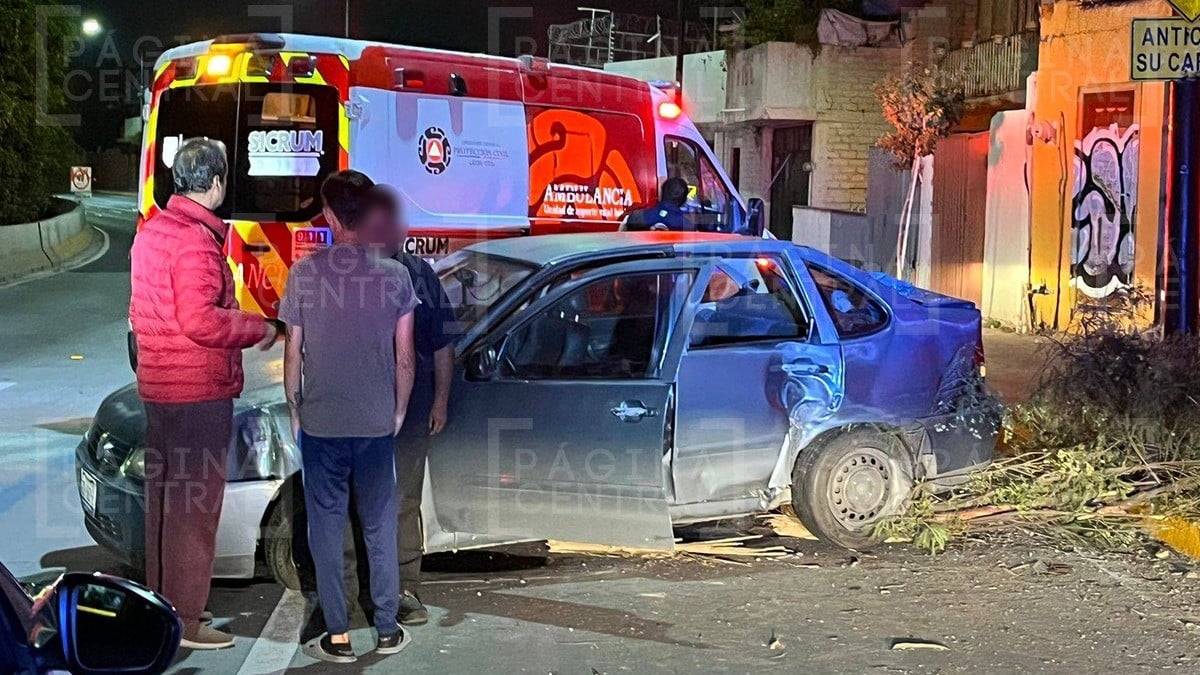 Joven se queda dormido al volante y choca en el Malecón del Río