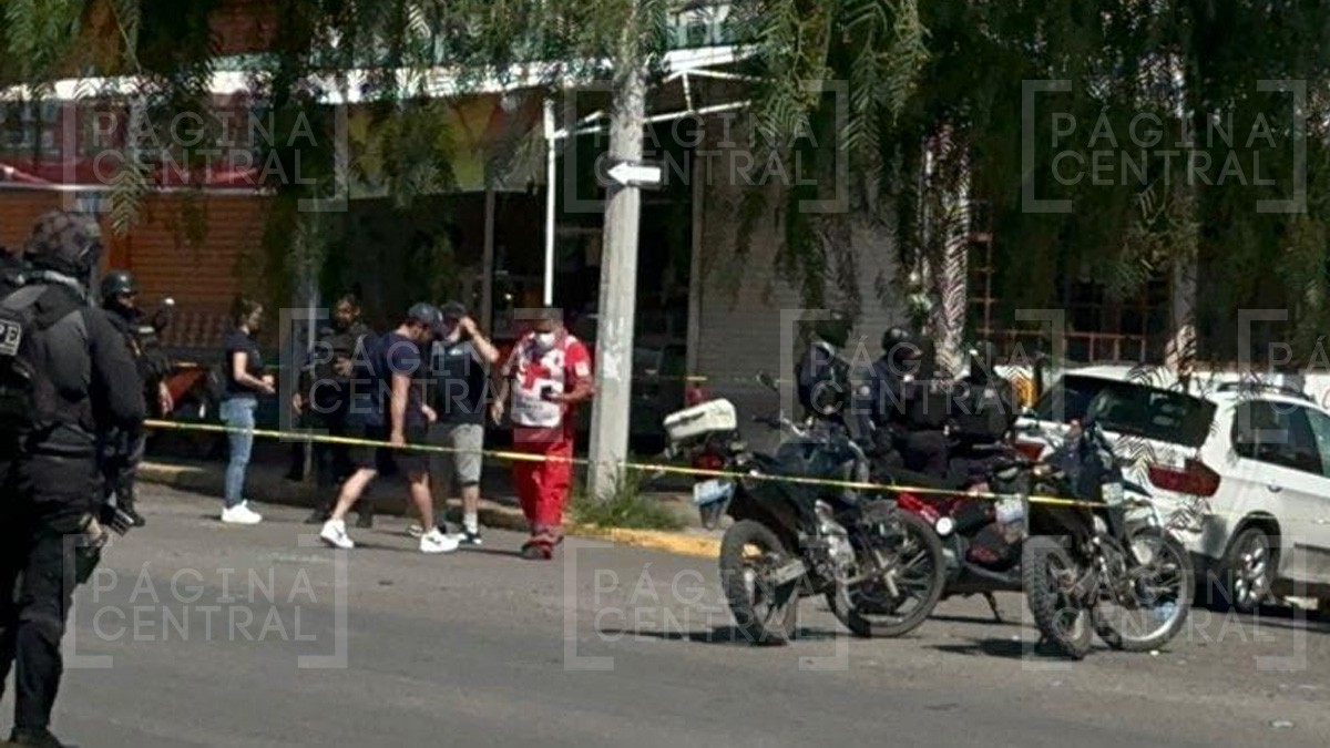 Sicarios interceptan a exregidor en su camioneta y lo asesinan a balazos