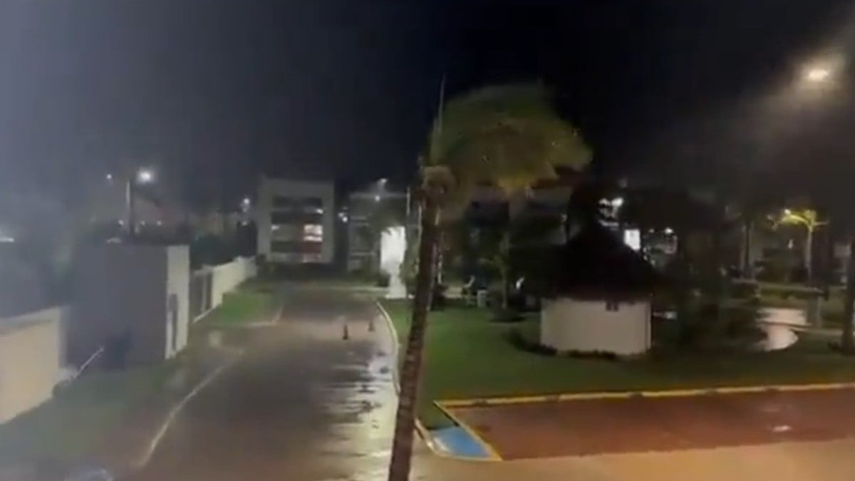 Se degrada 'John' a tormenta tropical sobre Guerrero