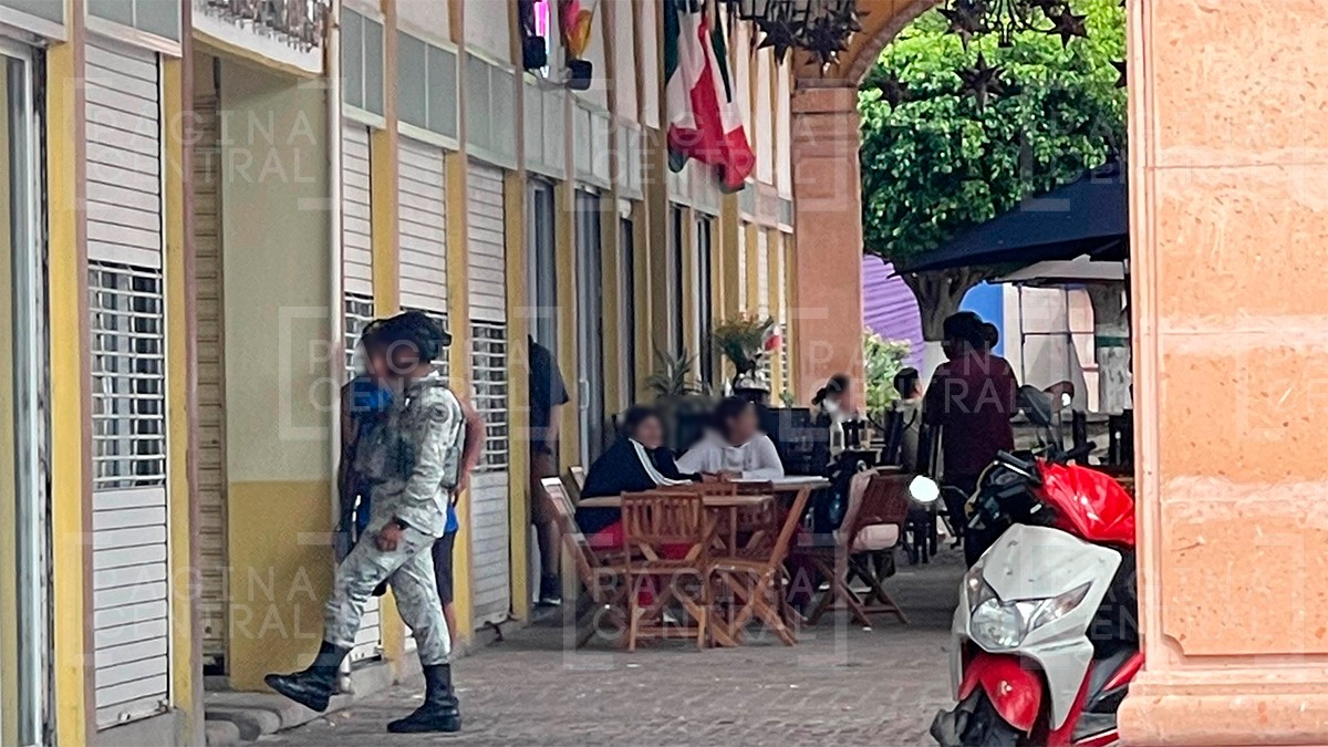 Encapuchados y disparando al aire, roban joyería a escasos metros de la Presidencia