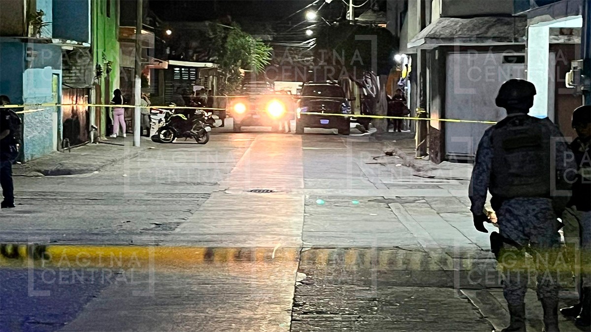 Atacan motosicarios a joven en la colonia Santa Clara, lo reportan grave