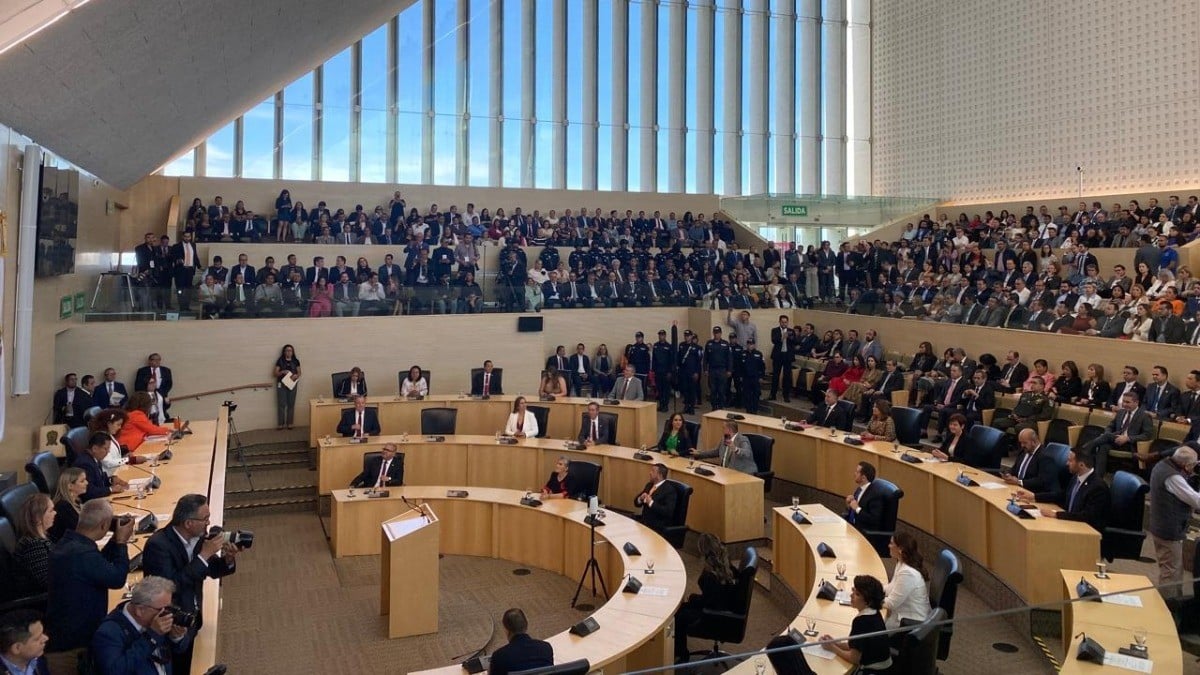 Tenso arranque del Congreso: denuncia Morena que no dejaron entrar a sus familiares