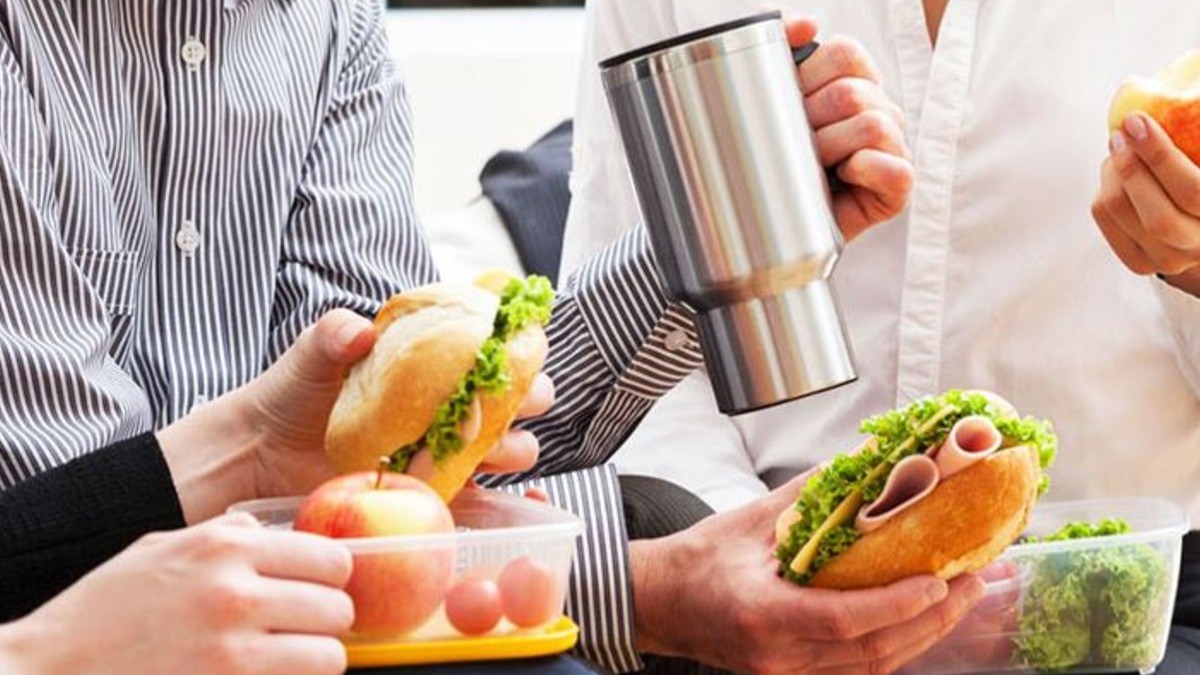 ¿Puedo salir antes del trabajo si no tomo mi hora de comida?, esto dice la ley