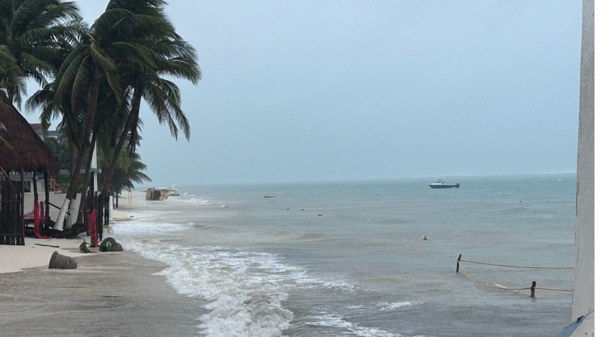 Deja tres muertos la llegada del huracán 'Helene' a EU