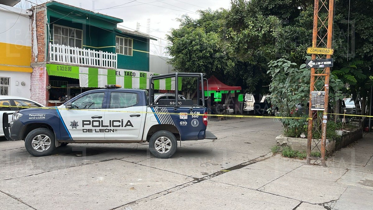 Atendía su puesto de tacos y lo atacan a balazos en la colonia Eyupol
