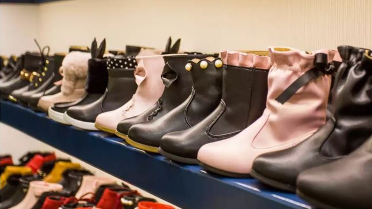 Imponen aranceles a sandalias y botas chinas