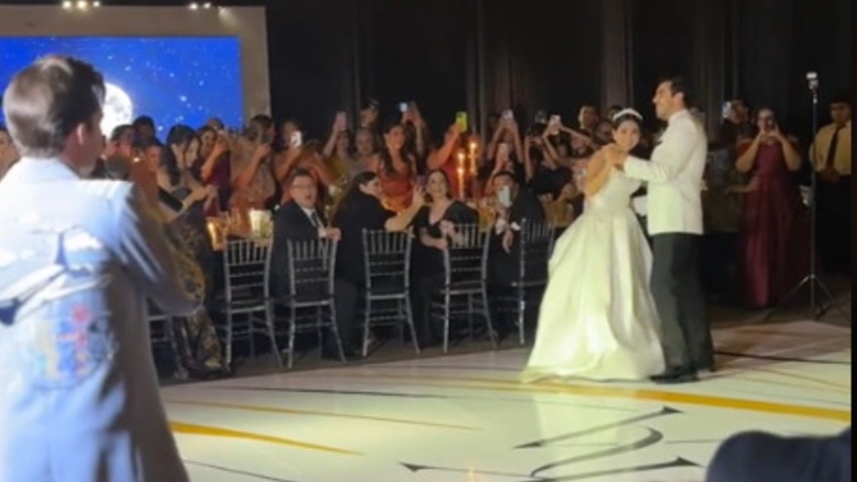 VIDEO Al estilo Maroon 5, ¡cantante estadounidense sorprende en boda mexicana!