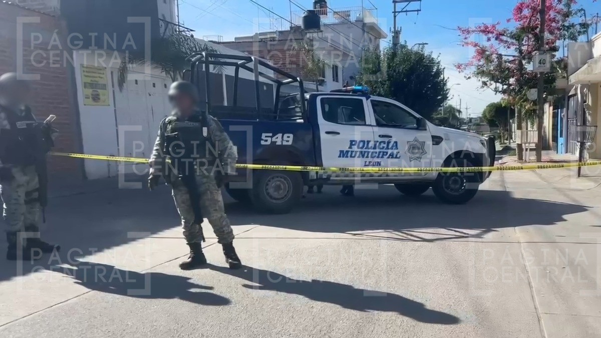 Adulto mayor iba caminando en la calle cuando le dispararon al menos siete veces