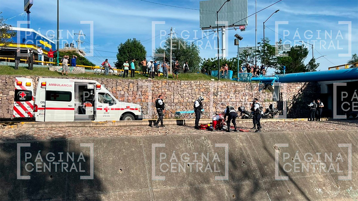 Motociclista resulta gravemente herido tras derrapar en el Malecón del Río