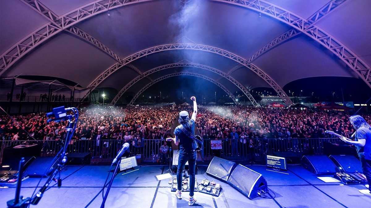 VIDEOS Desata euforia Caifanes en León; cantan miles de leoneses y estallan de emoción