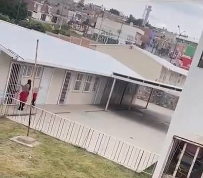 VIDEO “¿Tienes llave?”, Conmociona video de niño llorando y encerrado en kínder de León