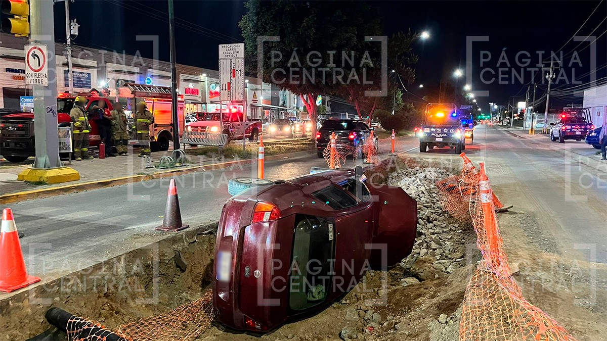 Conductor no vio la señalética de obra y terminó volcado en el bulevar Francisco Villa