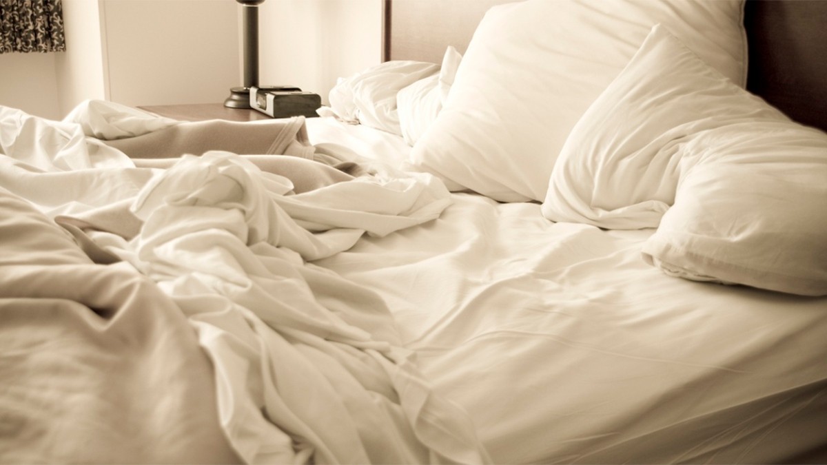 Por esta razón no deberías tender la cama inmediatamente después de levantarte