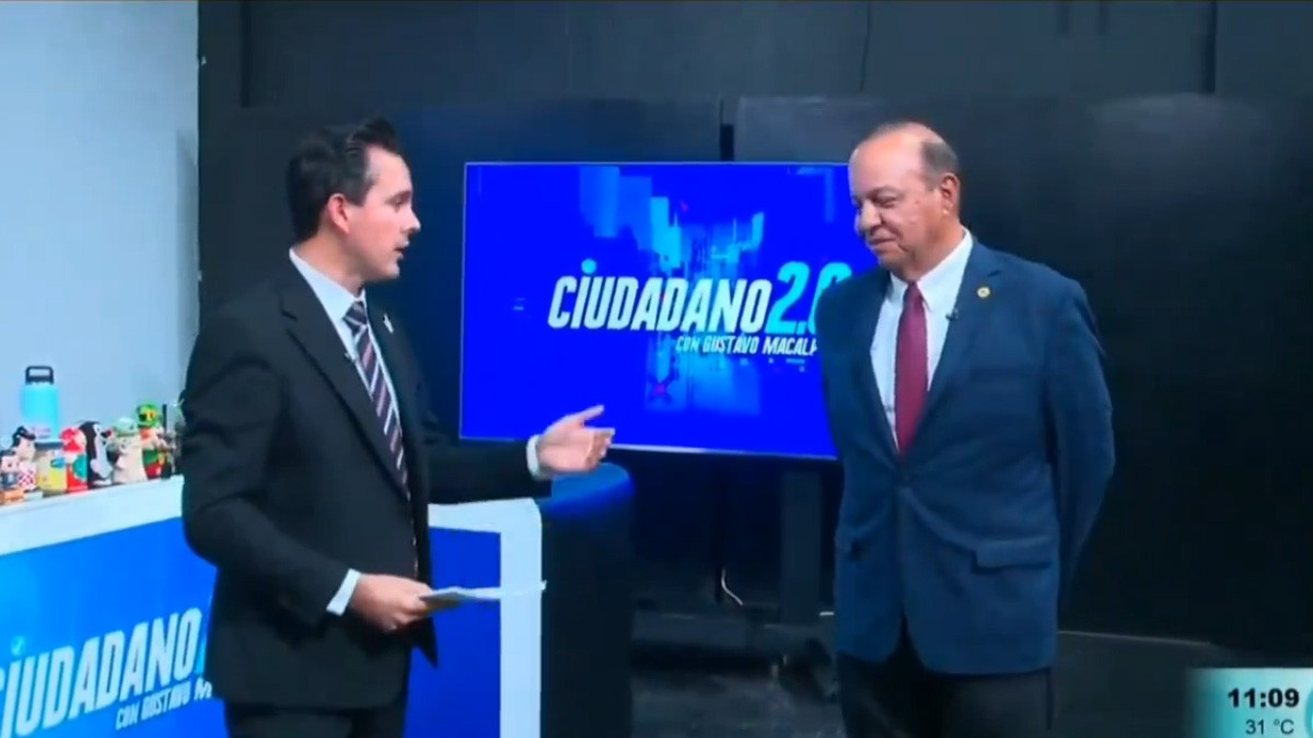 VIDEO Dueño del canal despide a conductor de noticiero... ¡mientras estaban al aire!