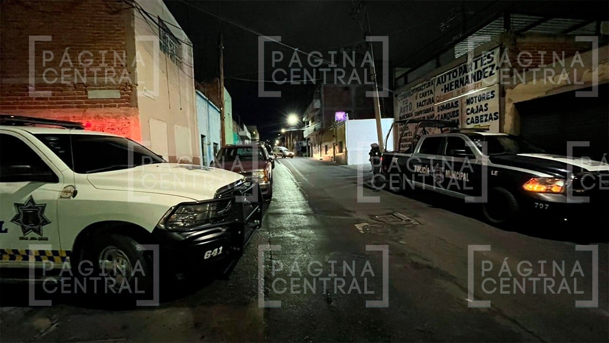 Intentaron asaltarlo y lo lesionaron, pidió ayuda en una tienda y detuvieron a 3 personas