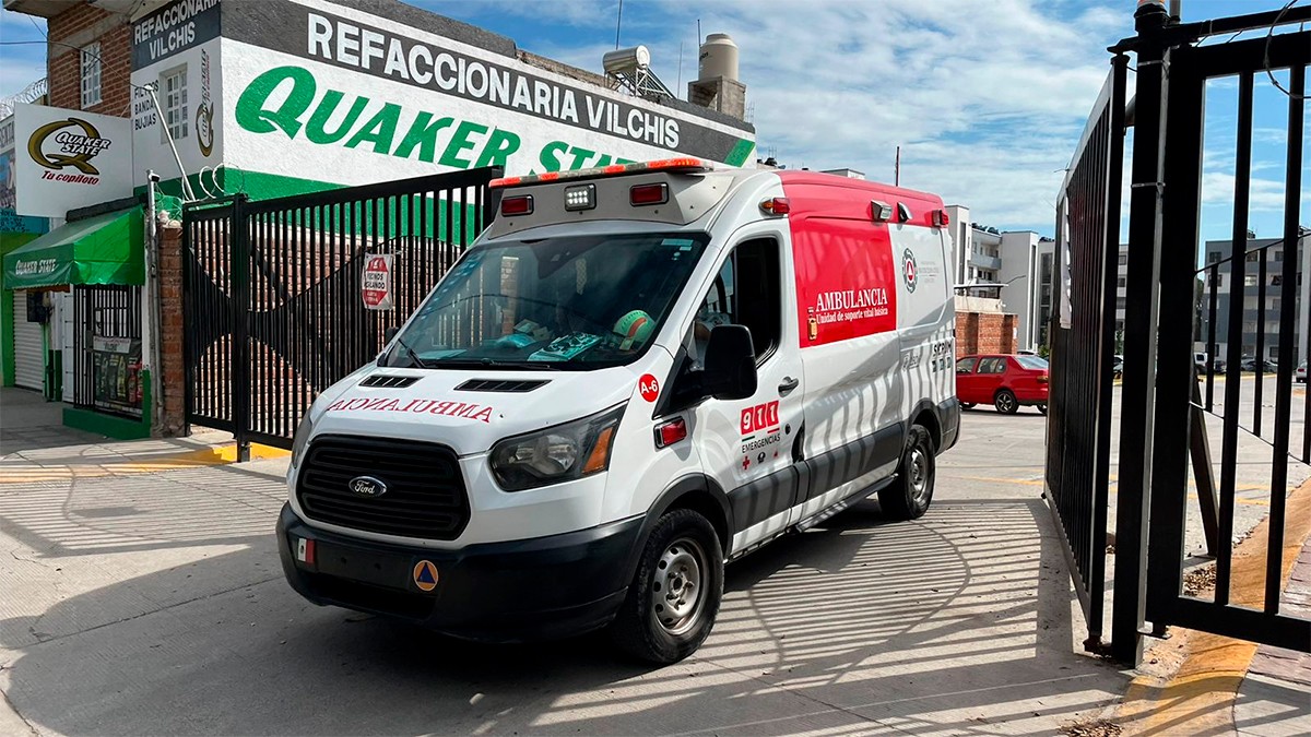 Niño de dos años jugaba en la entrada de su departamento y una reja le cayó encima