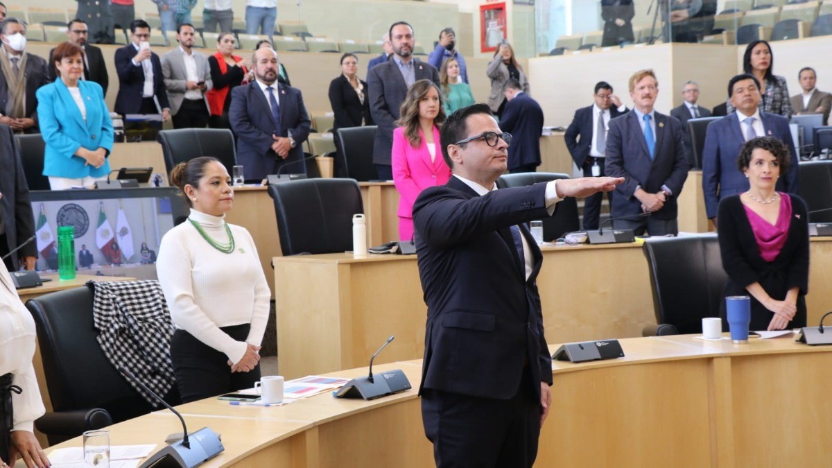 Javier Torres Mereles rinde protesta como secretario general del Congreso