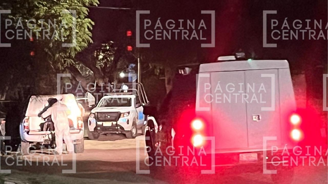 Asesinan a un hombre a balazos en un campo de futbol en Los Pinos