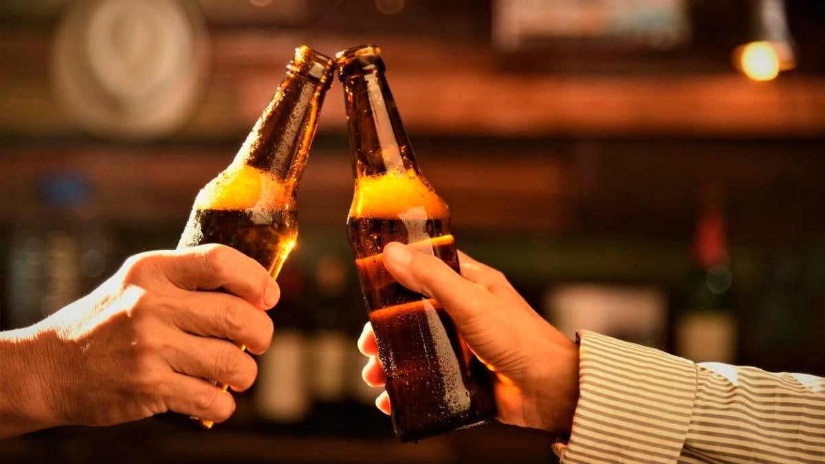 ¿Qué tanto te gusta la cerveza? Un experto te dice a qué edad deberías dejarla