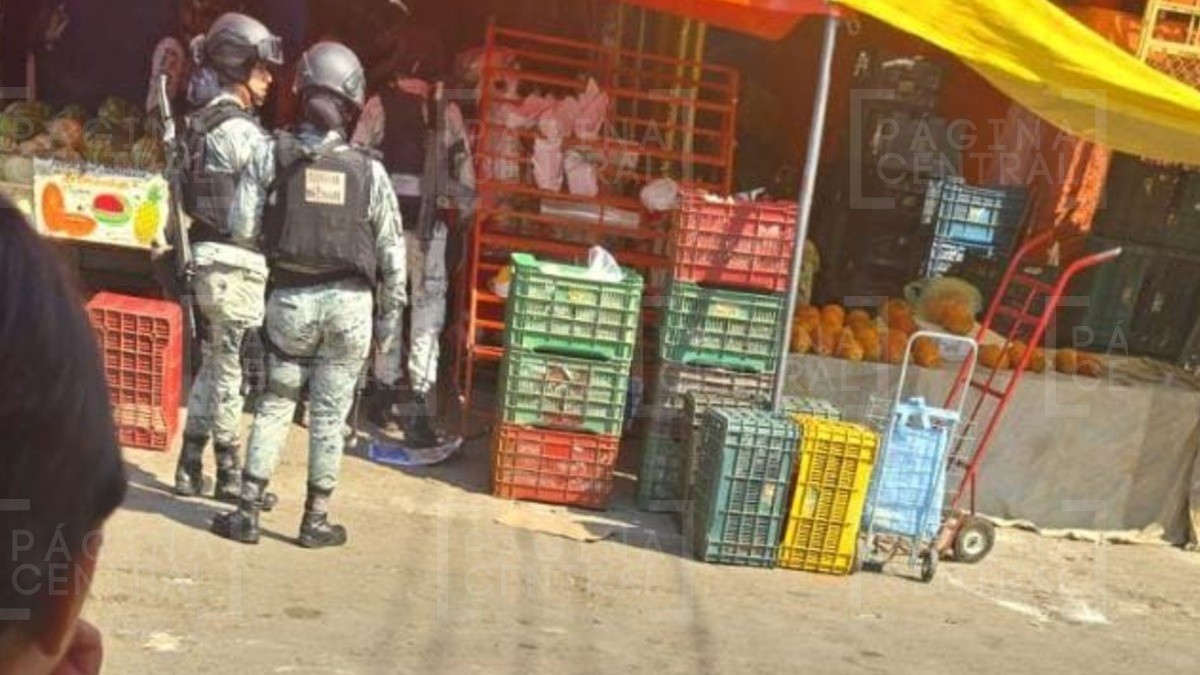 ¡Miedo en central de abastos! Disparan a comerciante frente a clientes