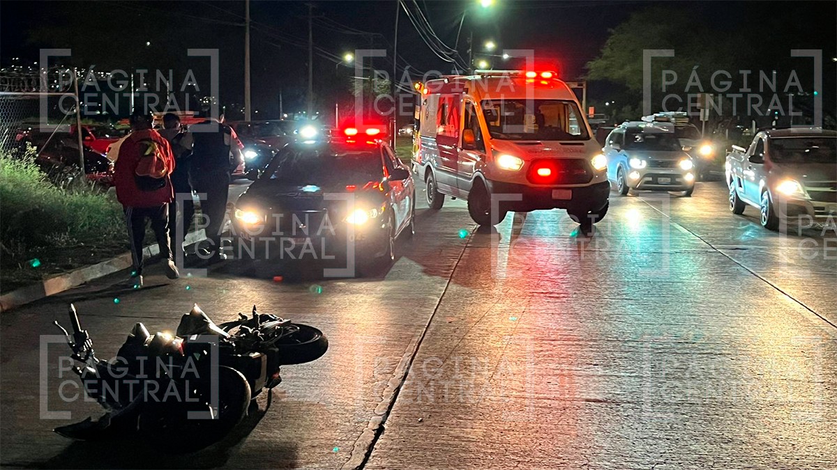 Motocicleta impacta a un ciclista en el bulevar Las Torres; hay tres lesionados