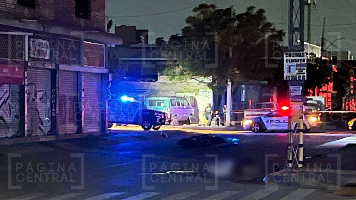 Joven pierde el control de su moto, choca contra un poste y fallece en El Potrero