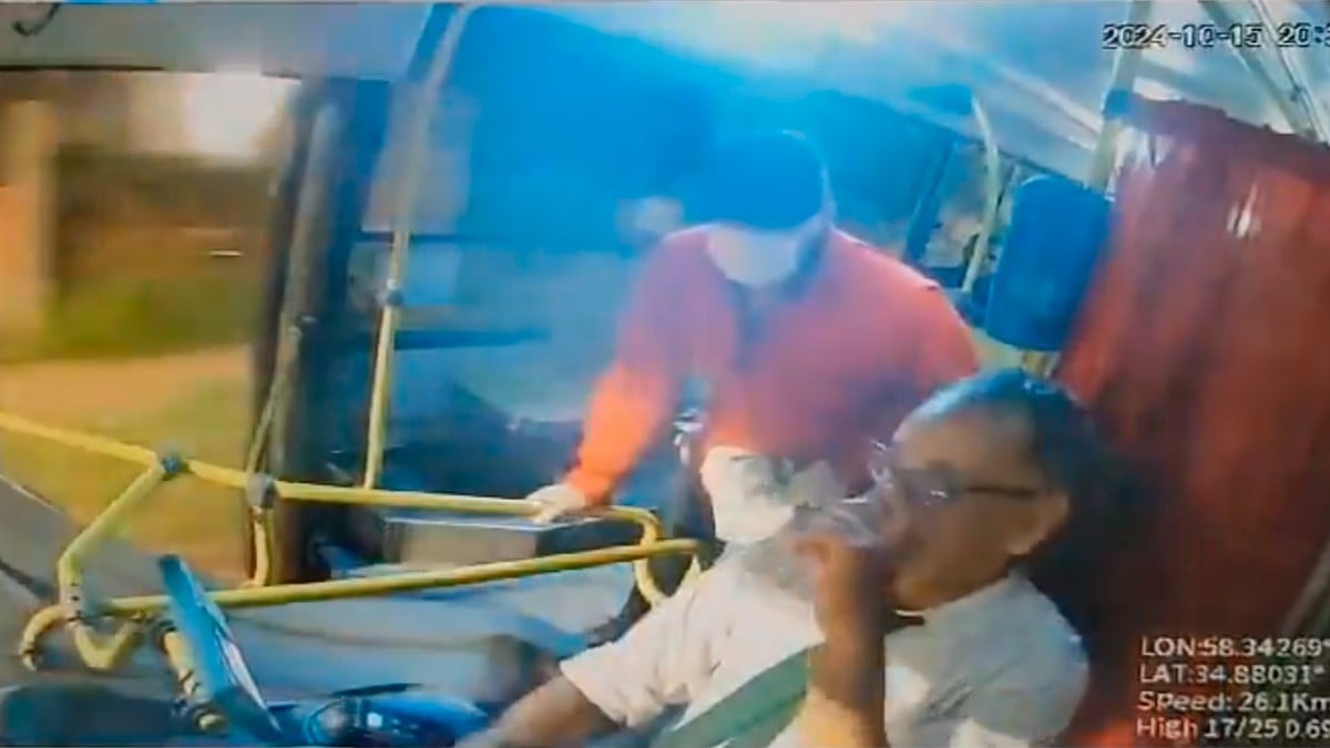 VIDEO Asesinan a chofer de autobús; su agresor lo acusa de ser amante de su esposa