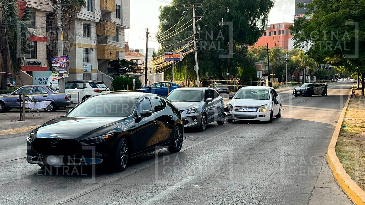 Mujer fallece tras sufrir un infarto mientras conducía y causar accidente vial