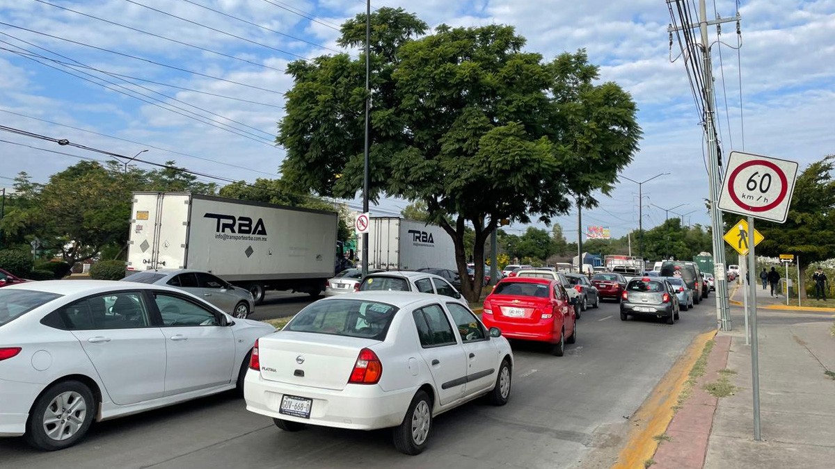 ¡ALERTA VIAL! Bulevar Hidalgo está paralizado por el tráfico; usa vías alternas