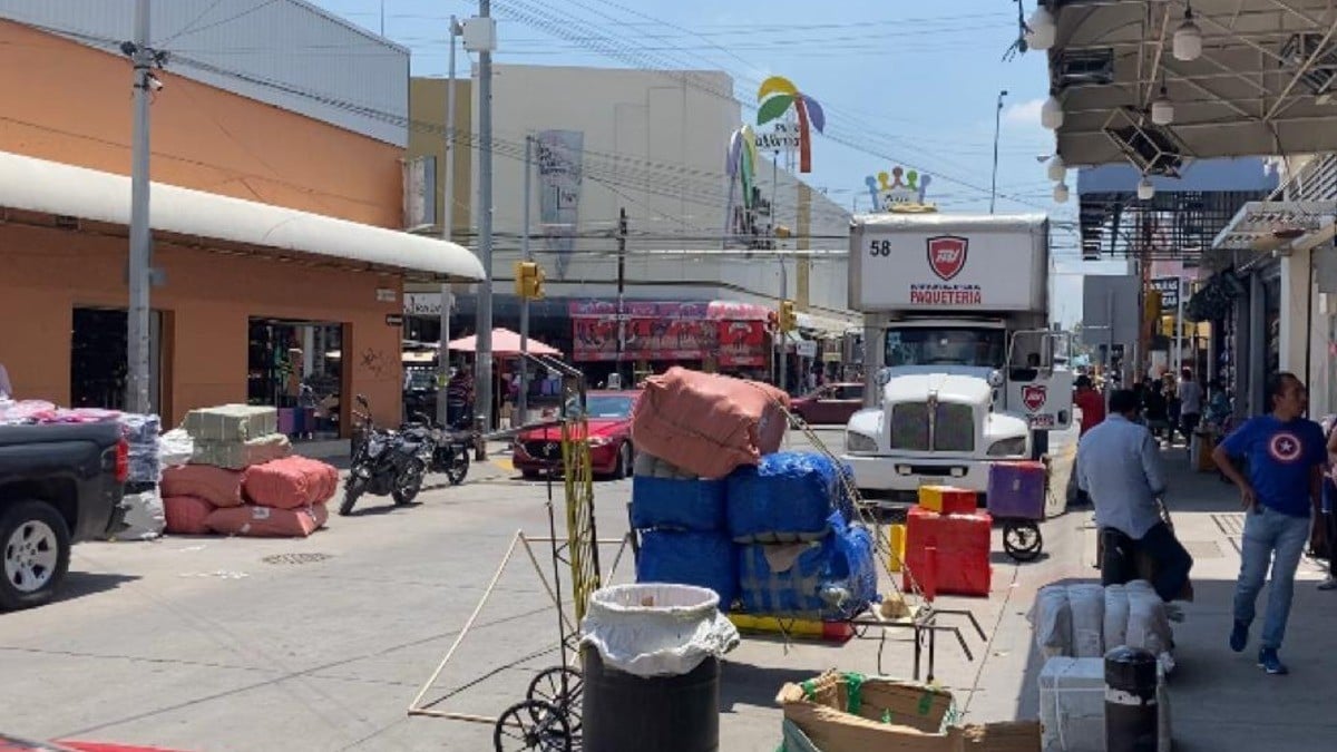 ¡Alerta! Tianguistas buscan instalarse más tiempo en la Zona Piel en época decembrina