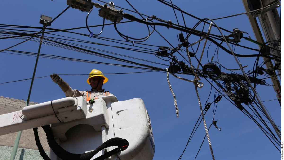 CFE va duro contra 'diablitos'; advierte sobre multas, cortes eléctricos y hasta cárcel