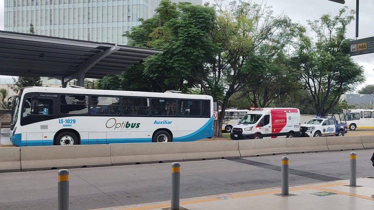 Mujer pierde la vida dentro de un camión del transporte público de León