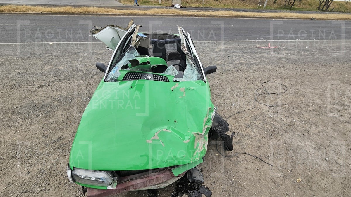 Taxista sufre fuerte accidente en la León-Cuerámaro... ¡tras chocar con un caballo!