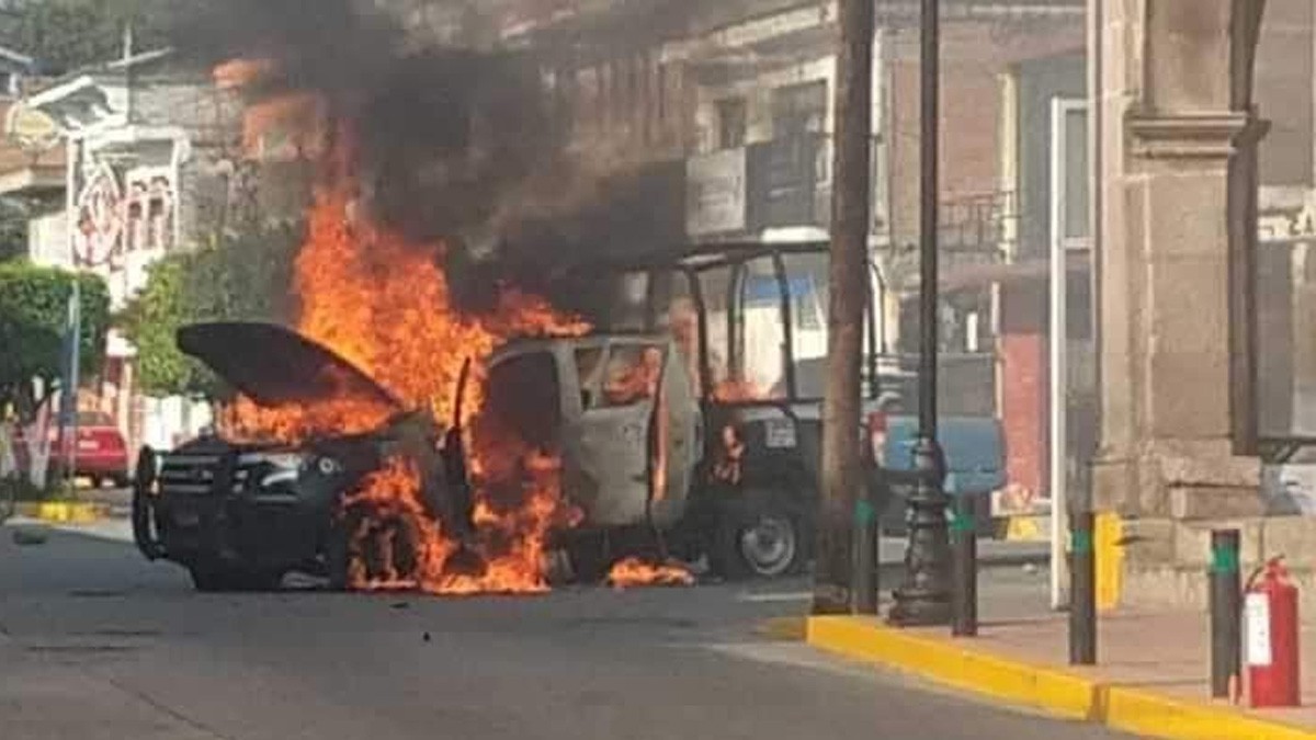Tras explosión en Acámbaro, detonan patrulla de la policía de Jerécuaro