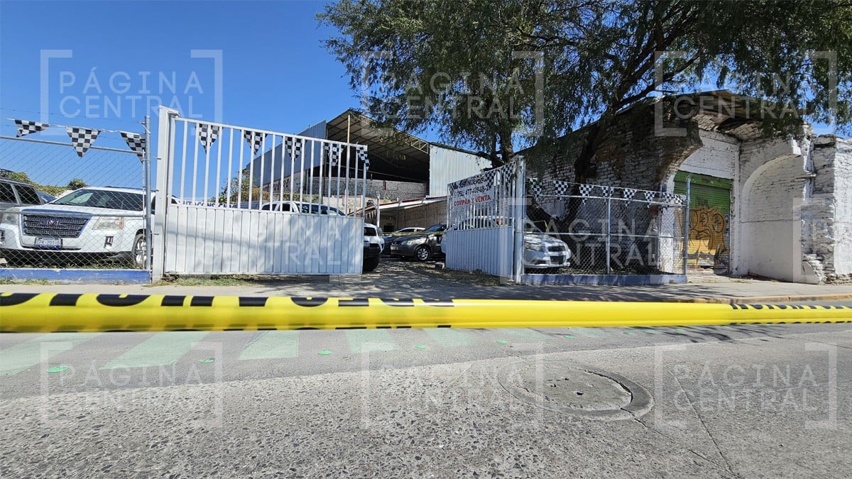 Asesinan a dos hombres en un lote de venta de autos en Santa María de Cementos